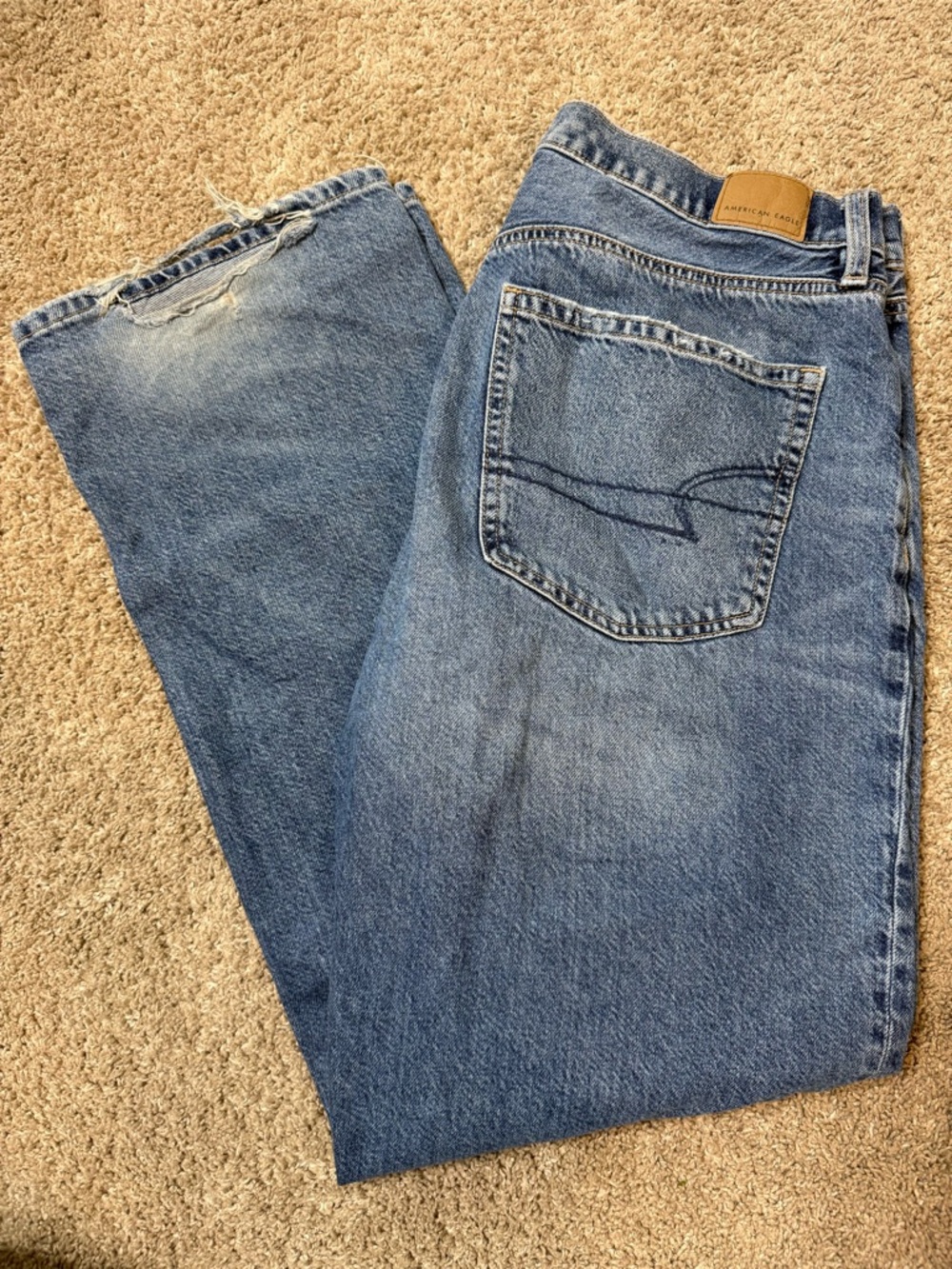Vintage-Inspired Blue Women's Jeans with Back Pocket Stitching